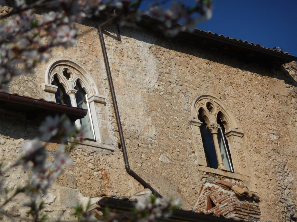 La Bifora E Le Lune Vico Sotto Gli Archi 5 Santo Stefano Di Sessanio Exterior foto